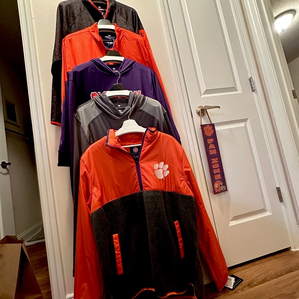 Bundle of 5. Mens Clemson long sleeve shirts/jacket. XL (CT0032)